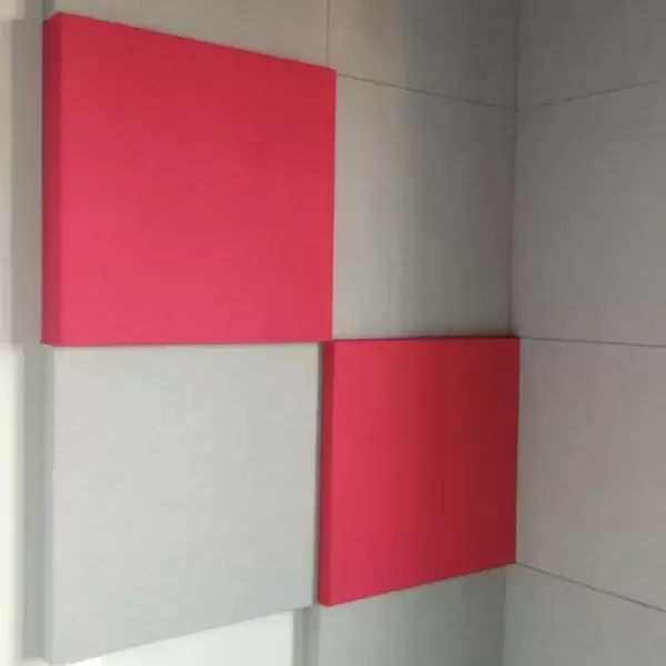 Акустични панели в студиото на радио Фокус