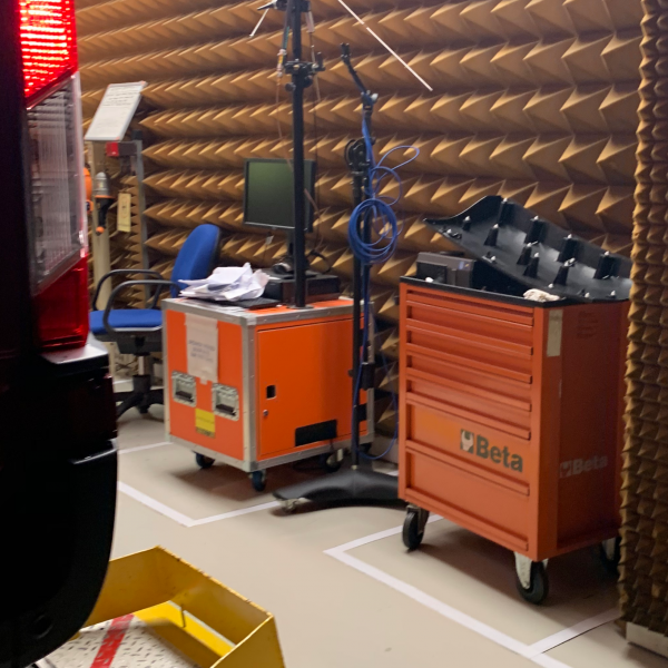 Звукоизолация и акустика за лаборатории и тестови стаи