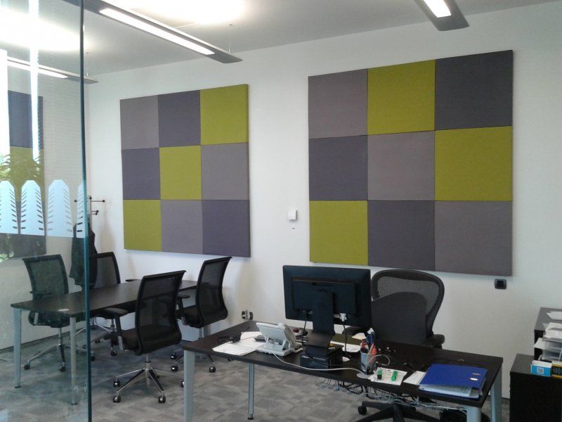 Акустични стенни панели в офис