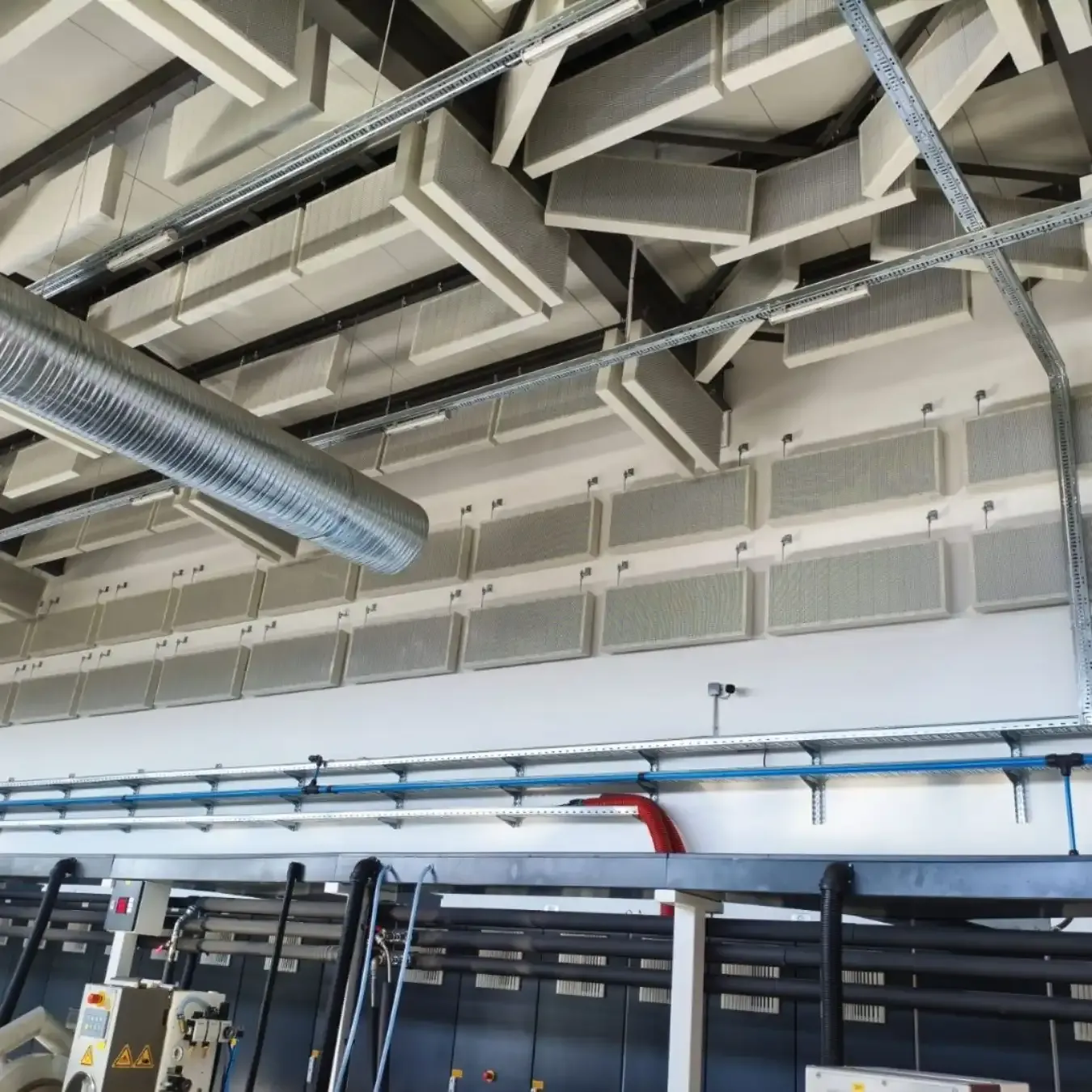 Акустична обработка на индустриално хале за Excellpack