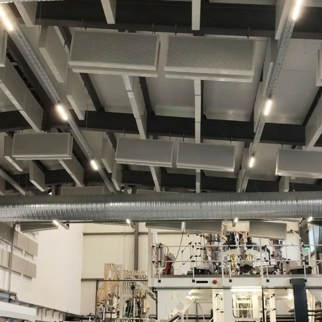 Акустична обработка на индустриално хале за Excellpack