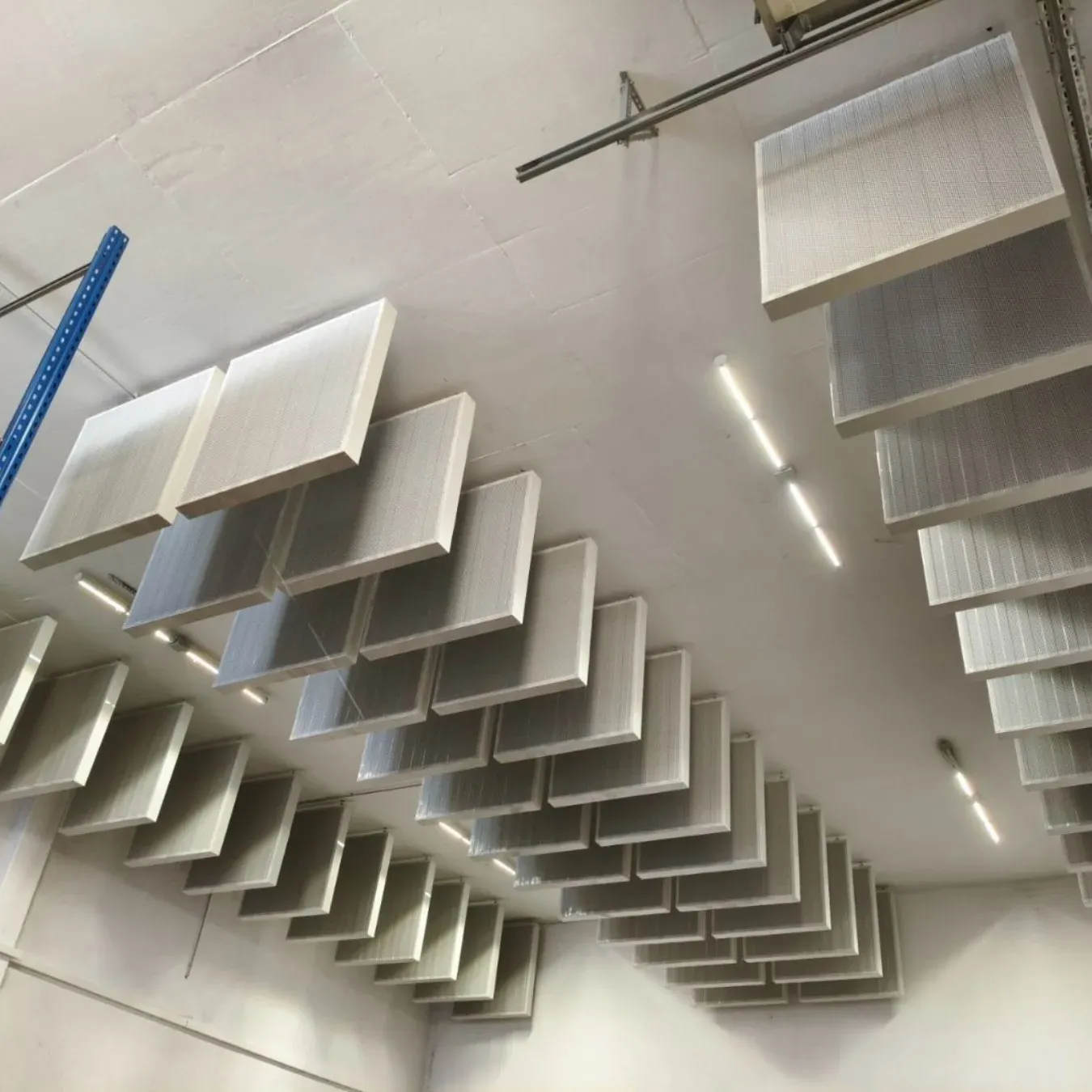 Акустична обработка на индустриално хале за Excellpack